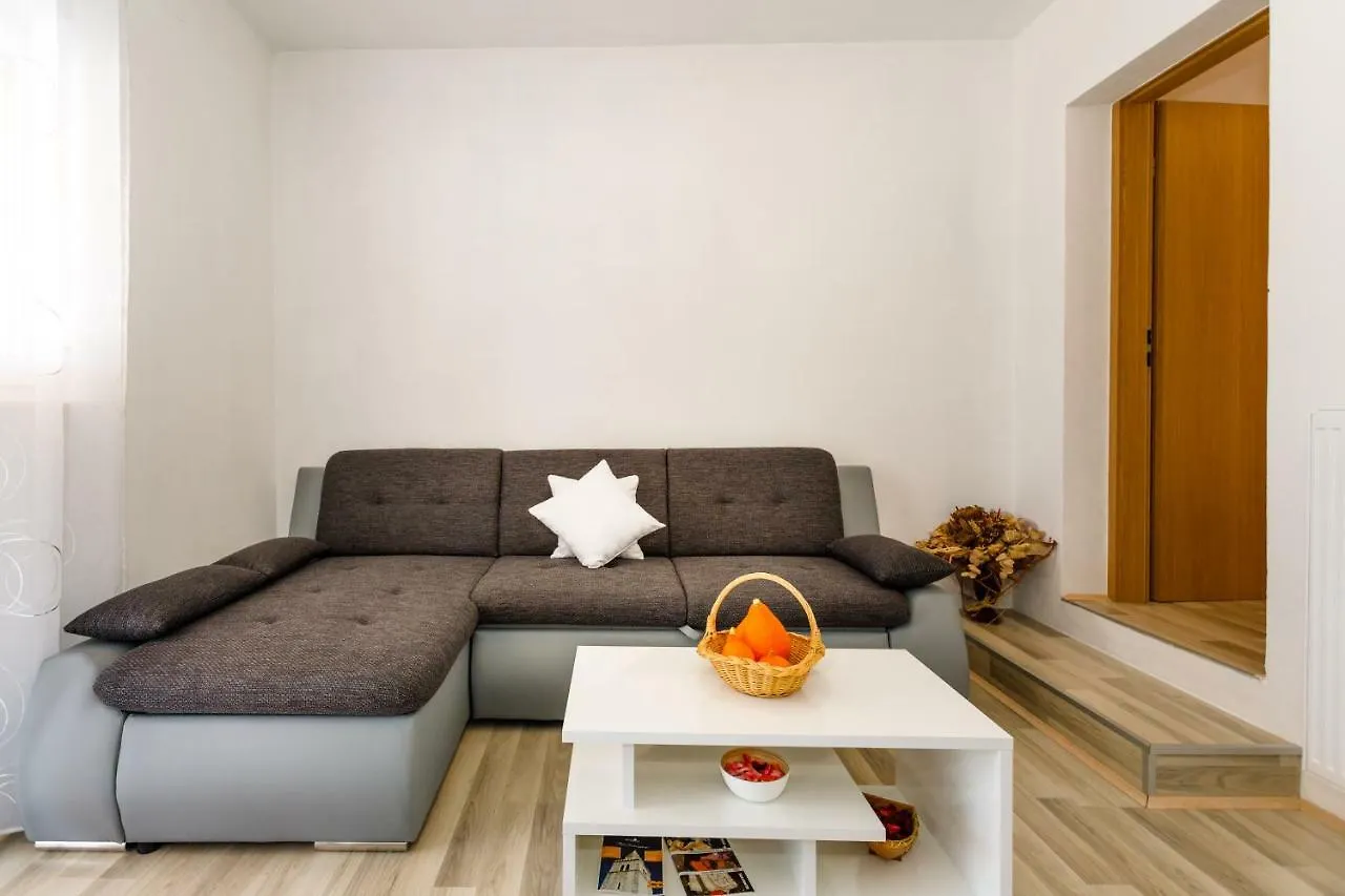 Daire Apartman Dobrila Vrh